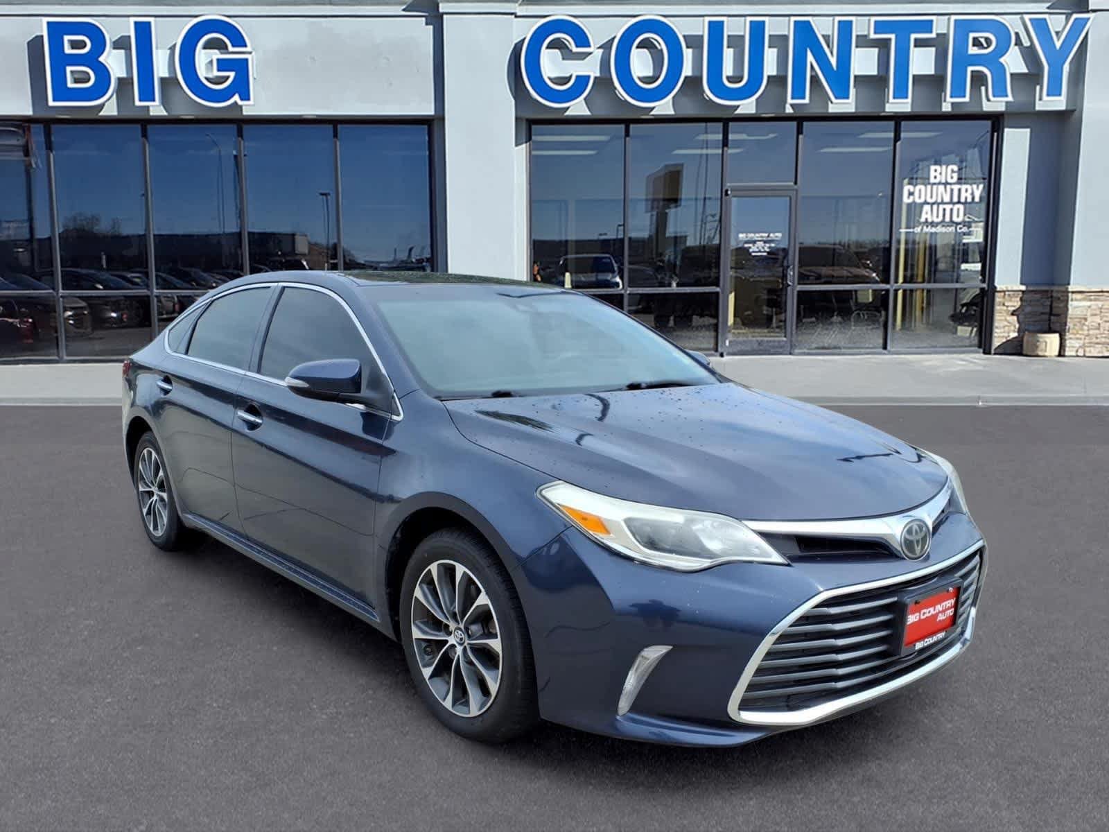 Used 2017 Toyota Avalon XLE FWD image 3