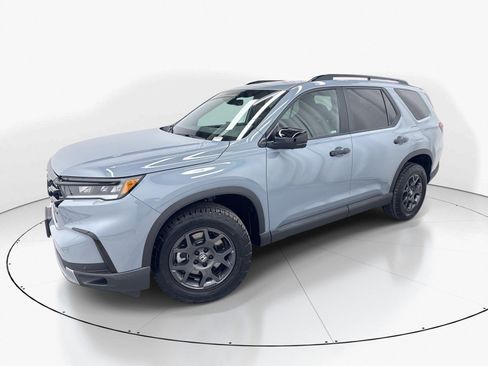 Certified 2024 Honda Pilot TrailSport image 1