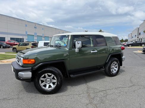 Used 2014 Toyota FJ Cruiser 4WD w/ Upgrade Package image 2