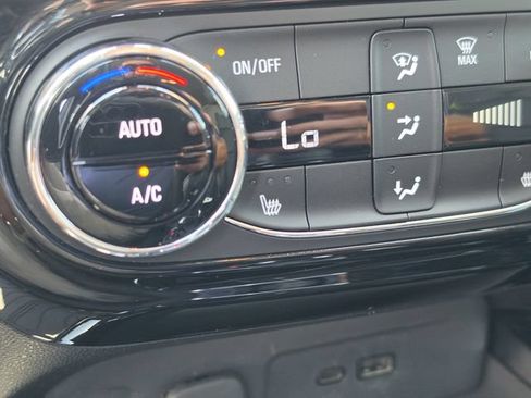 Used 2025 Chevrolet Trax ACTIV FWD image 34