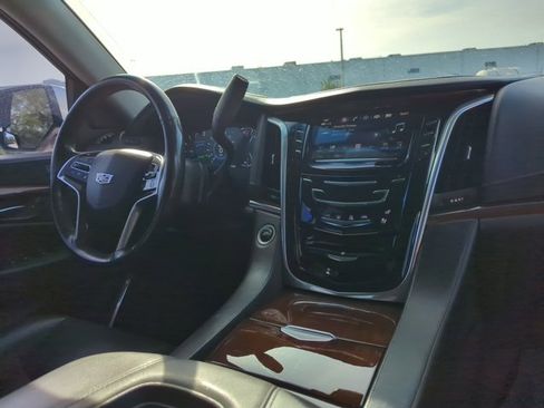 Used 2018 Cadillac Escalade Luxury RWD image 27