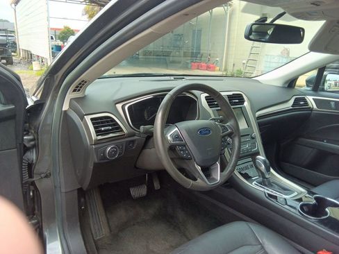 Used 2016 Ford Fusion SE w/ Equipment Group 202A FWD image 13