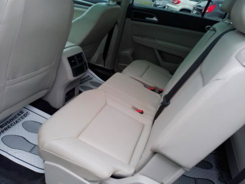 Used 2018 Volkswagen Atlas SEL AWD/4WD image 32