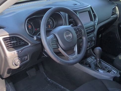 Used 2019 Jeep Cherokee Latitude w/ Popular Appearance Group image 2