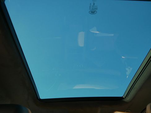 Used 2025 Land Rover Defender 110 V8 image 19