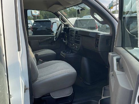 Used 2021 Chevrolet Express 4500 Extended w/ Power Convenience Package RWD image 23