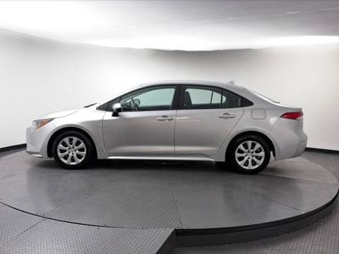 Used 2024 Toyota Corolla LE FWD image 3