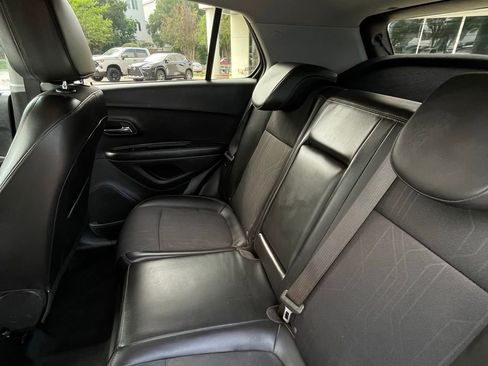 Used 2022 Chevrolet Trax LT w/ LT Convenience Package FWD image 23