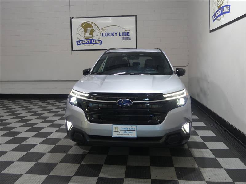 Used 2025 Subaru Forester Touring AWD/4WD image 2