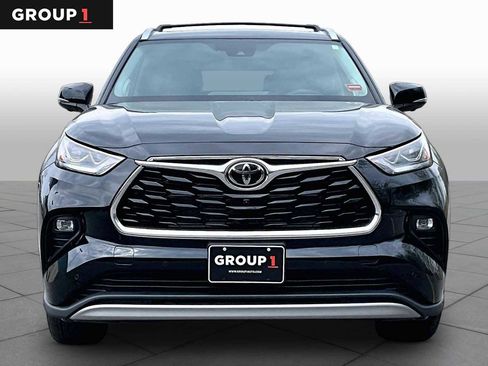 Used 2026 Toyota Highlander Platinum AWD/4WD image 4