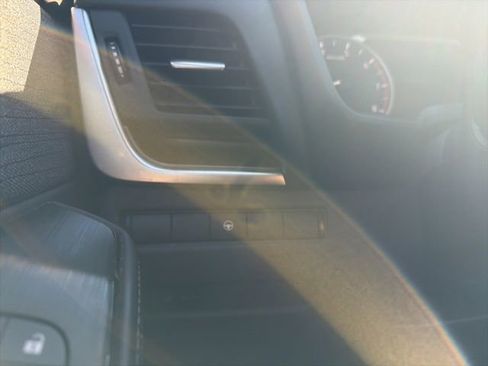 Used 2023 Nissan Rogue SV image 15