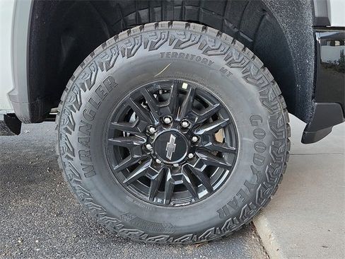 New 2026 Chevrolet Silverado 2500 ZR2 image 5