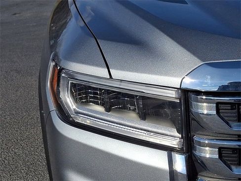 Used 2023 GMC Acadia SLE w/ Driver Convenience Package image 13