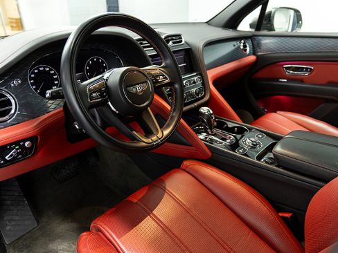 Used 2021 Bentley Bentayga image 39