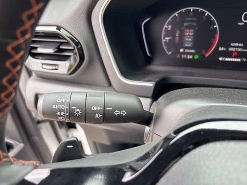 Used 2025 Honda Pilot Sport image 16