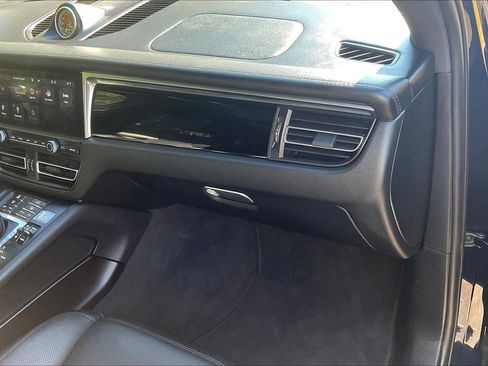 Used 2021 Porsche Macan S image 16