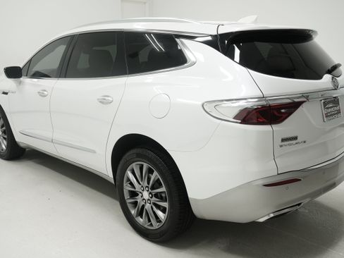 Used 2022 Buick Enclave Essence FWD image 6