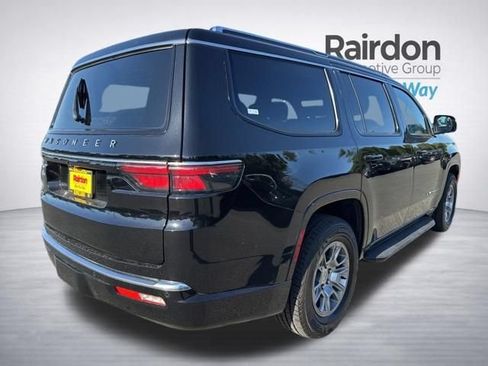 Used 2023 Jeep Wagoneer 4WD image 7