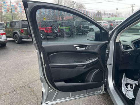 Used 2022 Ford Edge SE image 19