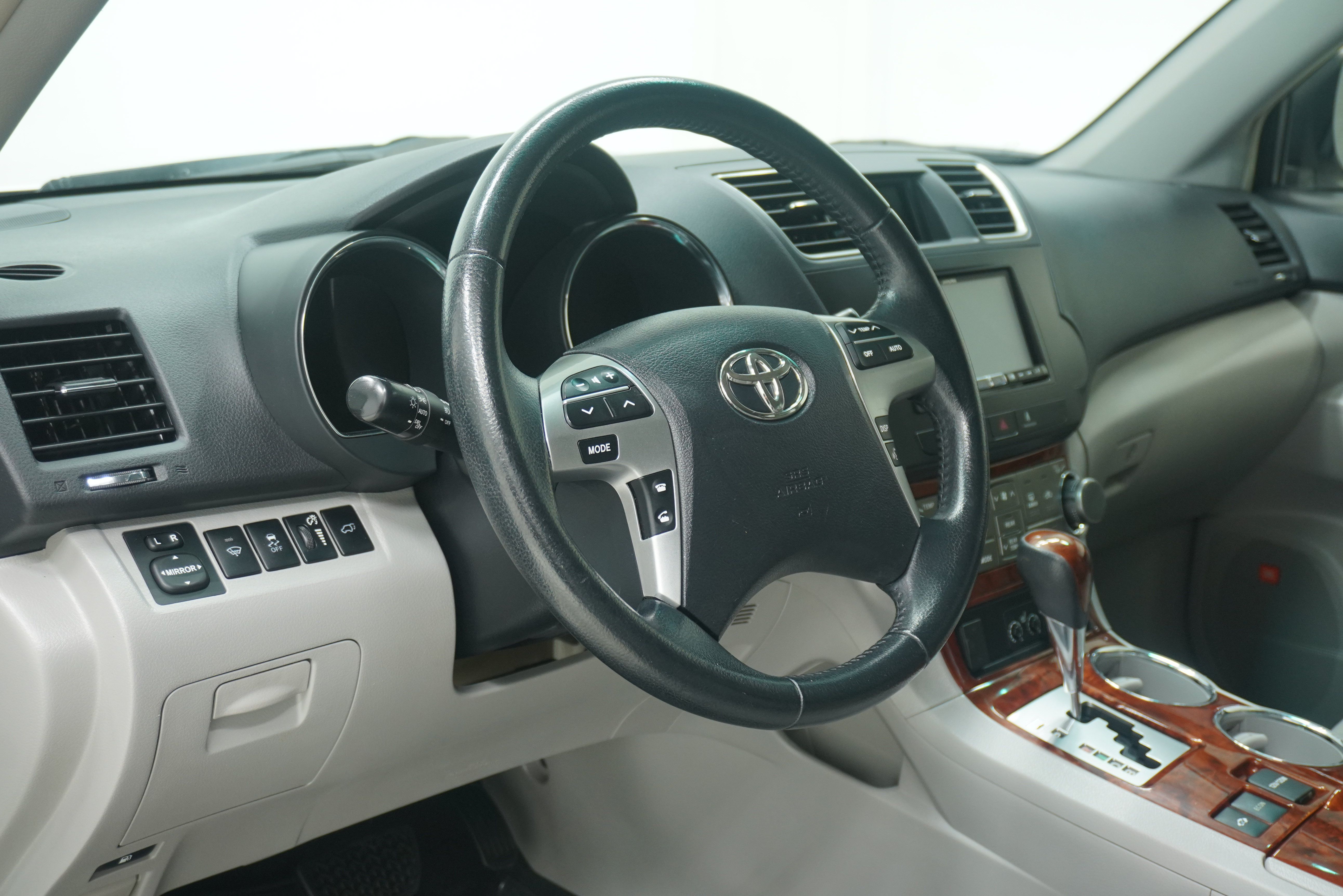 Used 2012 Toyota Highlander Limited AWD/4WD image 9