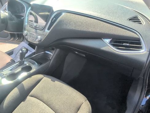 Used 2019 Chevrolet Malibu LT FWD image 41