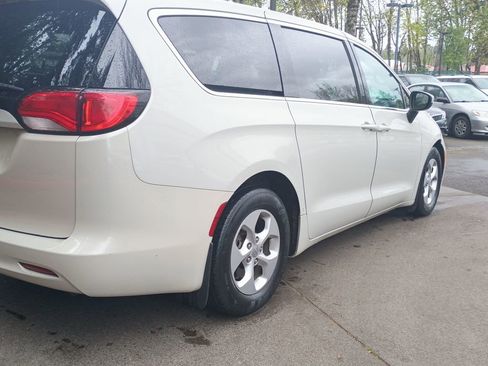 Used 2017 Chrysler Pacifica LX w/ Tire & Wheel Group image 3
