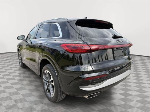 Used 2025 Audi Q5 Premium w/ 19" Wheel Package AWD/4WD image 3