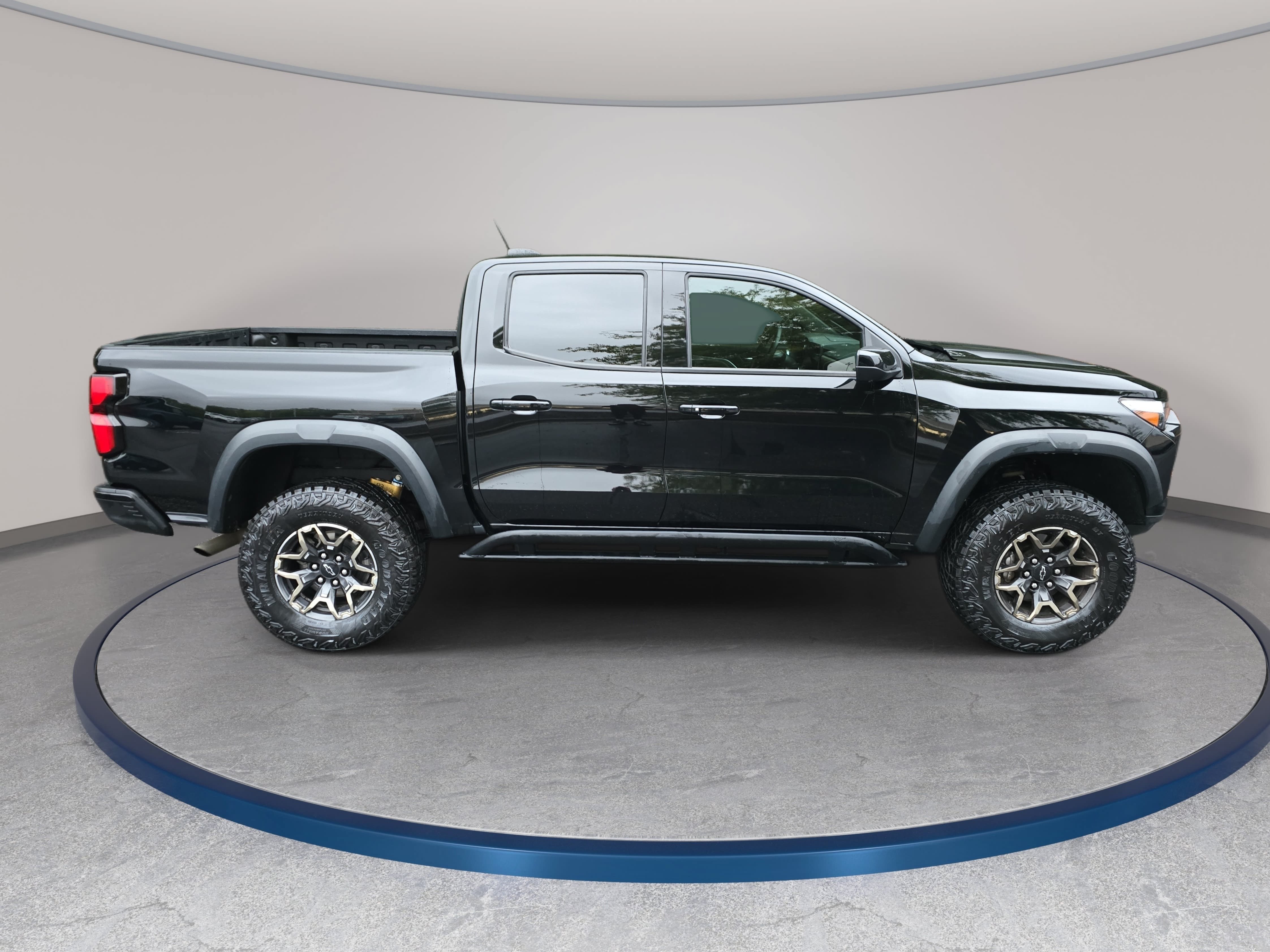 Used 2023 Chevrolet Colorado ZR2 w/ ZR2 Convenience Package III AWD/4WD image 4