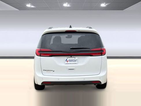 New 2026 Chrysler Pacifica Select w/ S Appearance Package FWD image 10