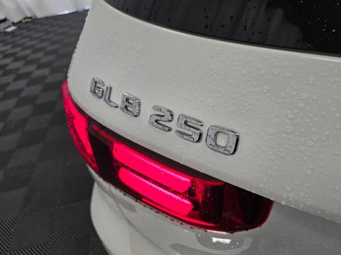 Certified 2025 Mercedes-Benz GLB 250 4MATIC image 24