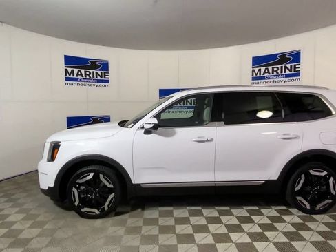 Used 2024 Kia Telluride EX w/ EX Captain's Chair Package FWD image 7