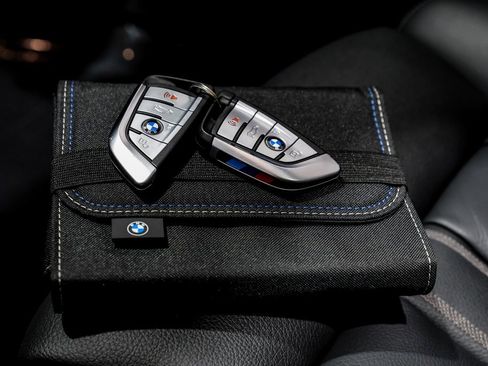 Used 2023 BMW M550i xDrive image 61