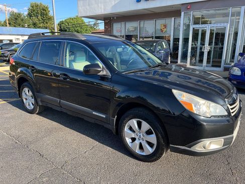 Used 2011 Subaru Outback 2.5i Limited AWD/4WD image 4