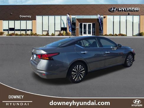 Used 2025 Nissan Altima 2.5 SV FWD image 5