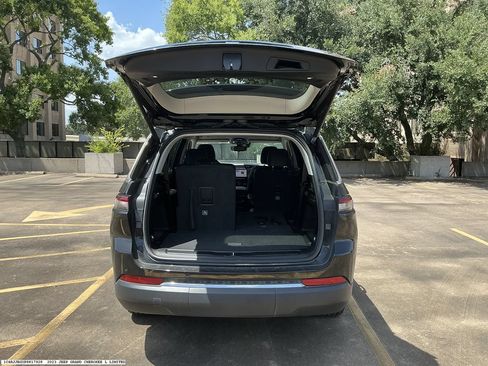 Used 2023 Jeep Grand Cherokee L Limited RWD image 9