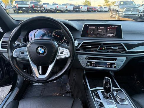 Used 2018 BMW 750i xDrive image 35