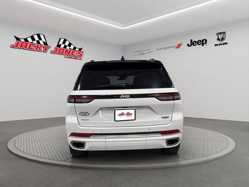Used 2024 Jeep Grand Cherokee Summit AWD/4WD image 7