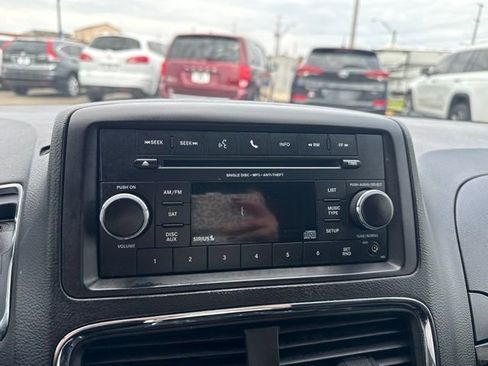 Used 2016 Dodge Grand Caravan SXT FWD image 23