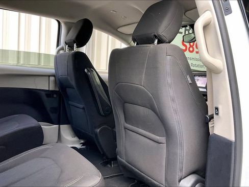 Used 2023 Chrysler Voyager LX FWD image 21