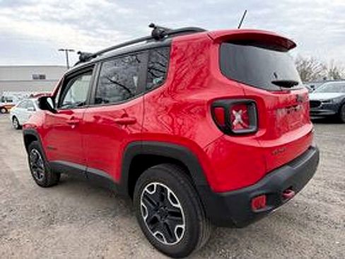 Used 2017 Jeep Renegade Trailhawk AWD/4WD image 7