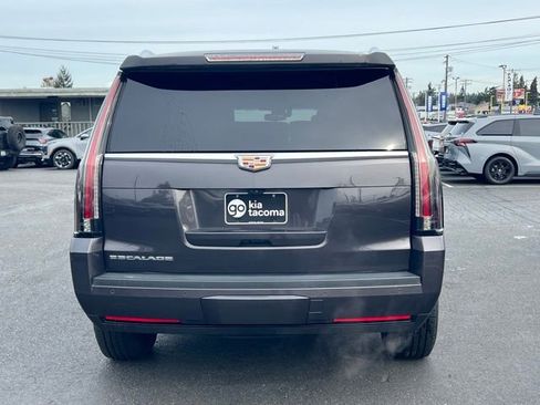 Used 2017 Cadillac Escalade Platinum AWD/4WD image 8