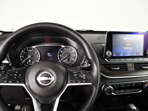 Used 2024 Nissan Altima 2.5 SV FWD image 16