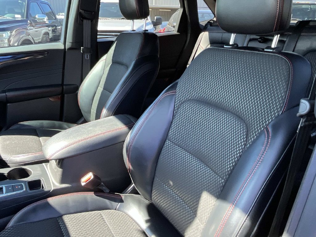 Used 2024 Ford Escape ST-Line w/ Tech Pack #1 FWD image 32