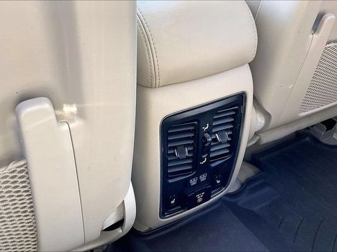 Used 2020 Jeep Grand Cherokee Overland AWD/4WD image 30