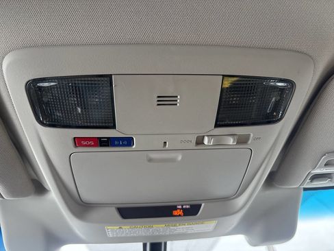 Used 2017 Subaru Outback 2.5i Premium image 17