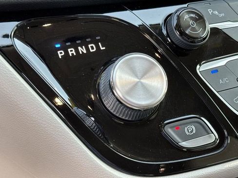 Used 2018 Chrysler Pacifica Touring Plus image 23