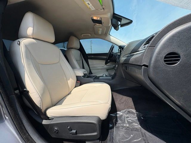 Used 2018 Chrysler 300 Limited AWD/4WD image 27