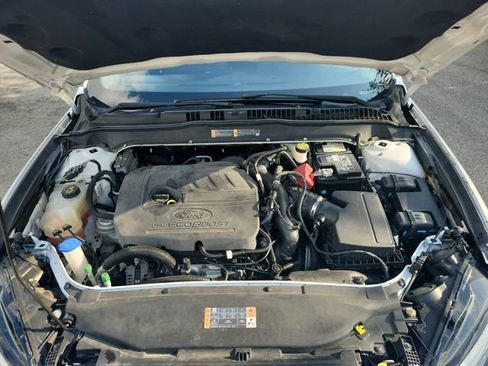 Used 2017 Ford Fusion SE w/ Fusion SE Technology Package FWD image 28