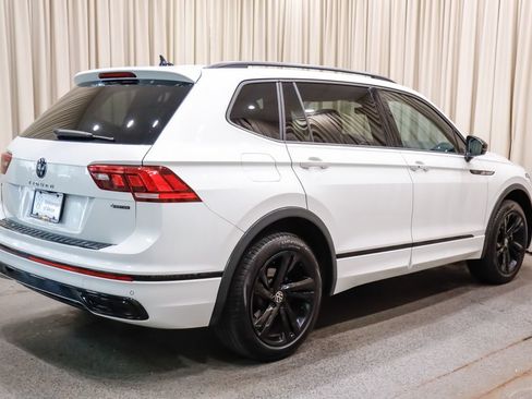Used 2024 Volkswagen Tiguan SE R-Line AWD/4WD image 6