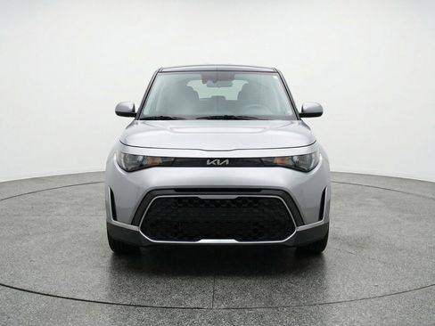 Used 2025 Kia Soul LX w/ LX Technology Package image 2